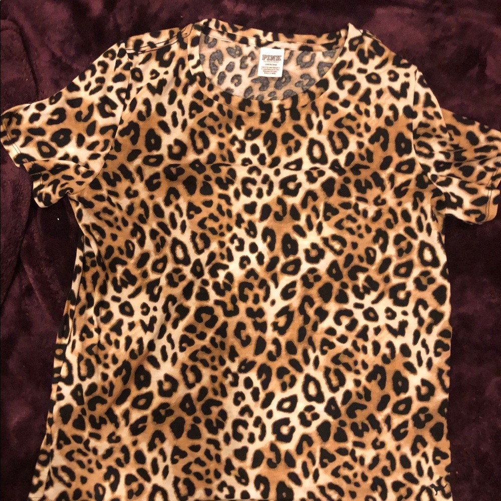 NWOT VS pink leopard print every day tee